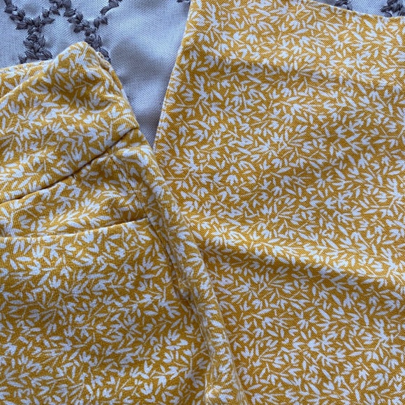 Floral Print Cropped Pants - Picture 5 of 7